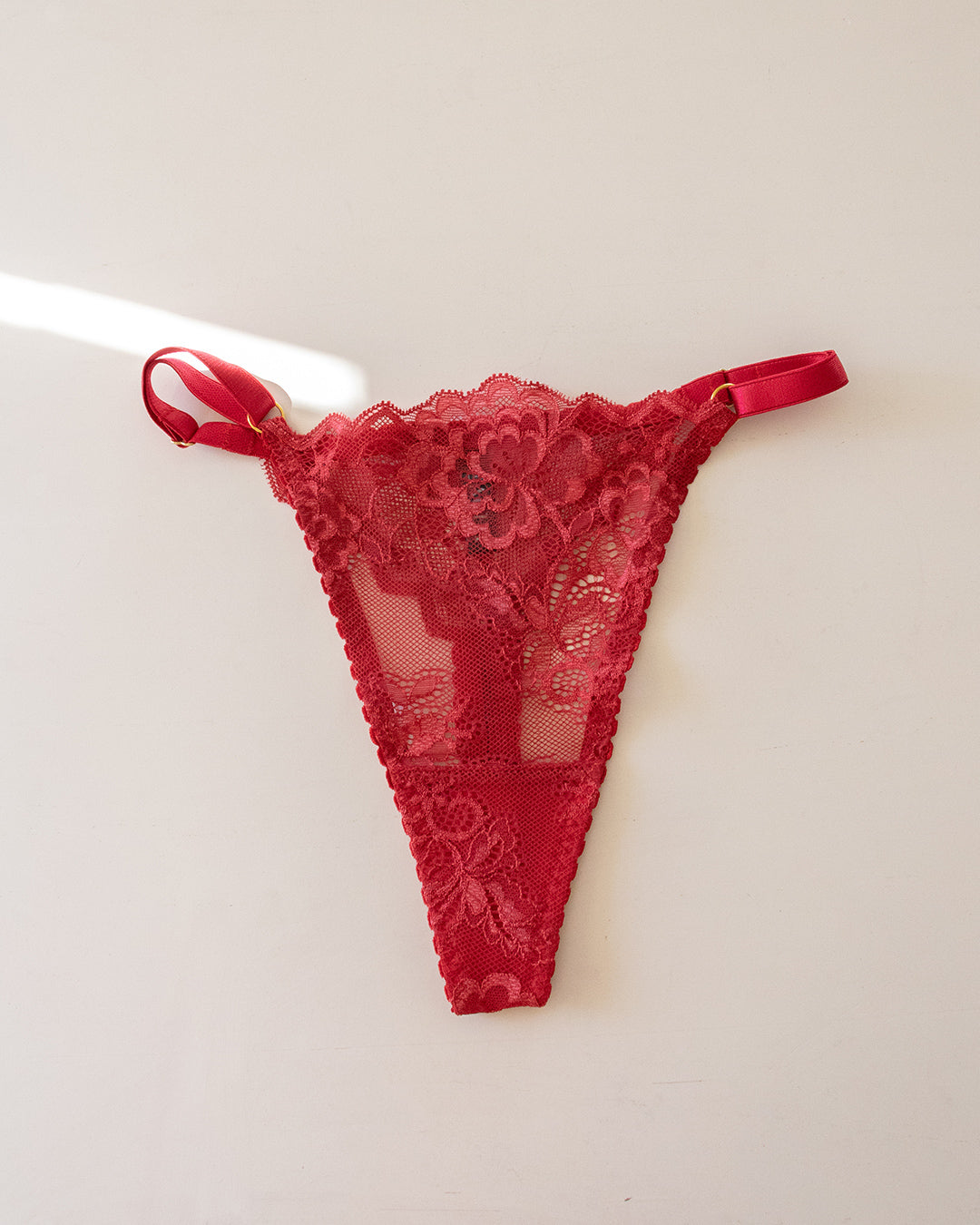 MUESTRA S - TANGA CARMÍN