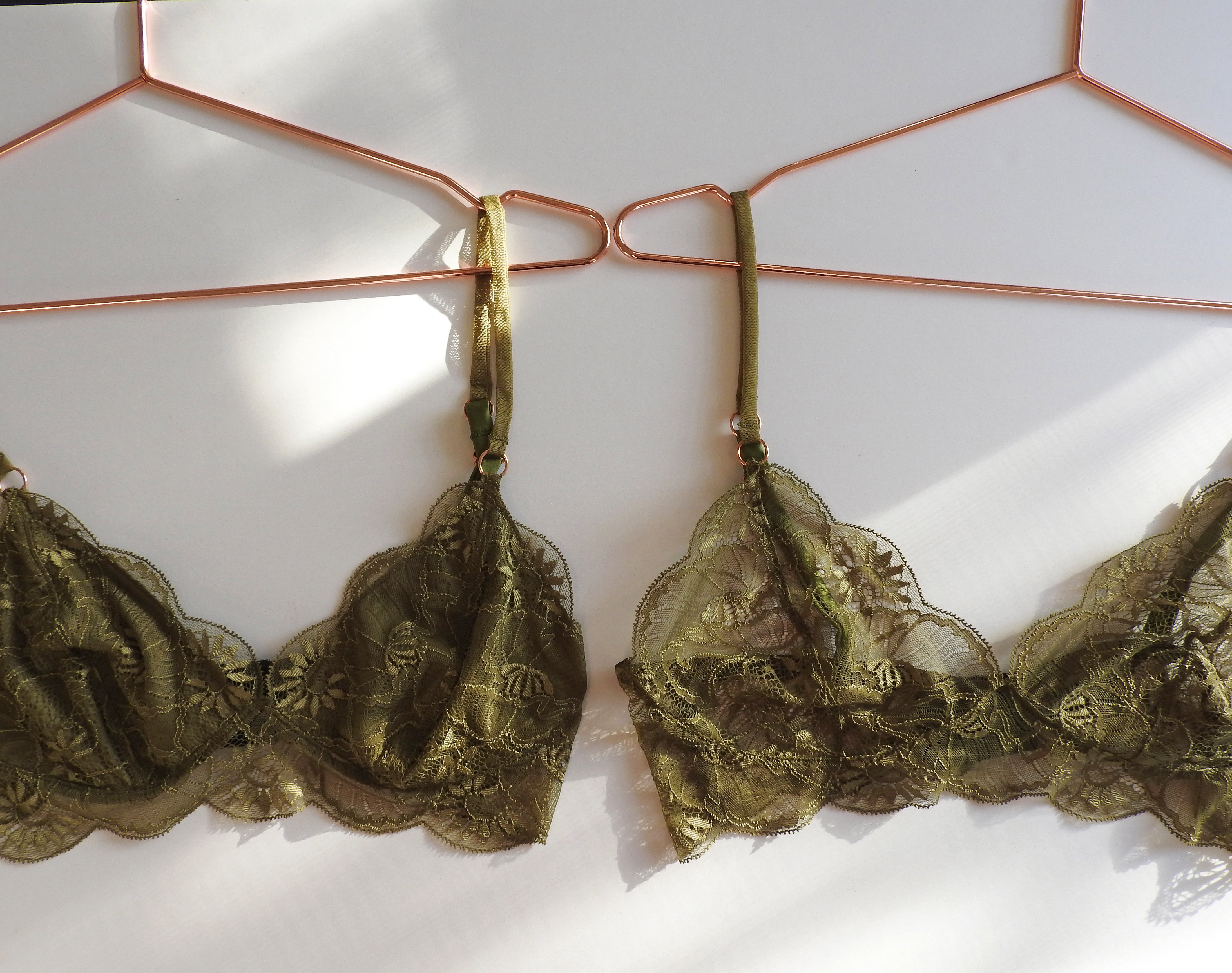 BRALETTE DE ENCAJE CON FORRO