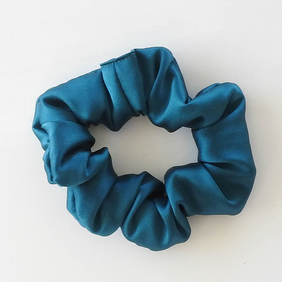 SILK SCRUNCHIE