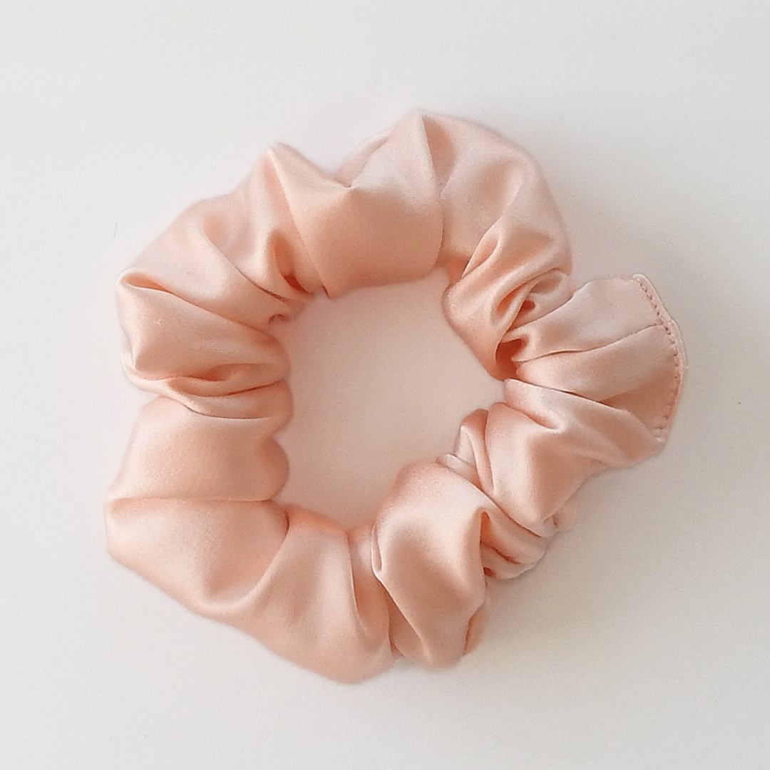 SILK SCRUNCHIE