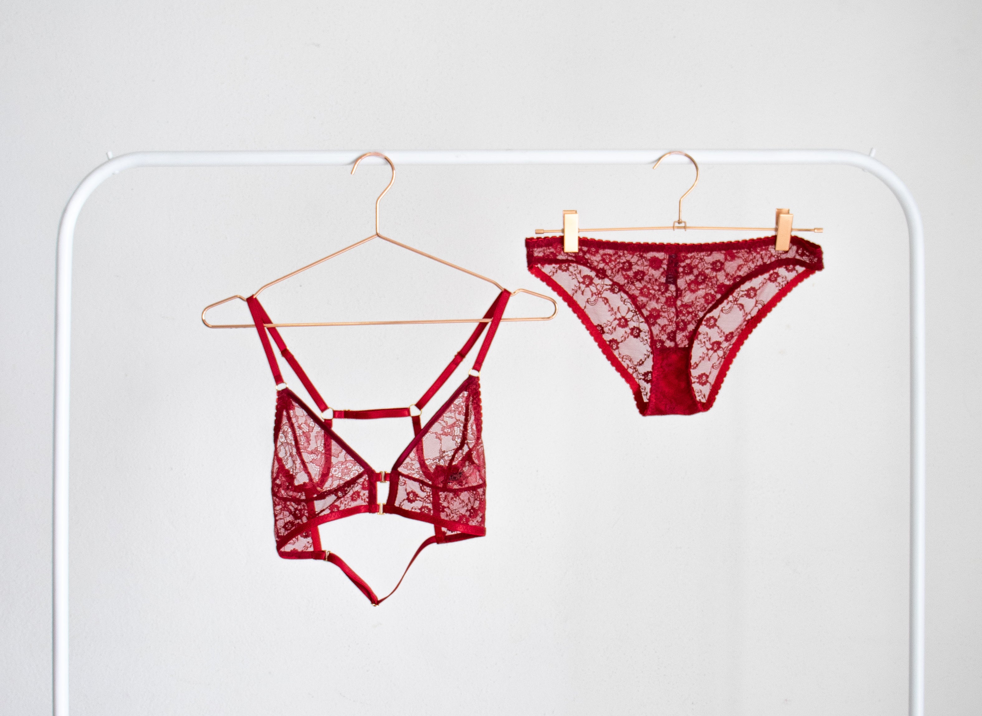 BRALETTE ENCAJE ROJO CRIMSON